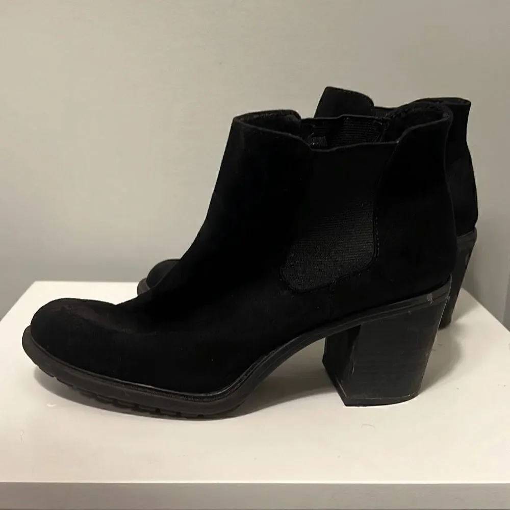 Merona Women's Black Classic Wedge Heel Slip On Slimming Ankle Boots Size 8